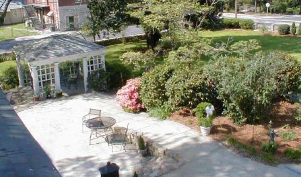 Fuquay Mineral Spring Inn & Garden Kültér fotó